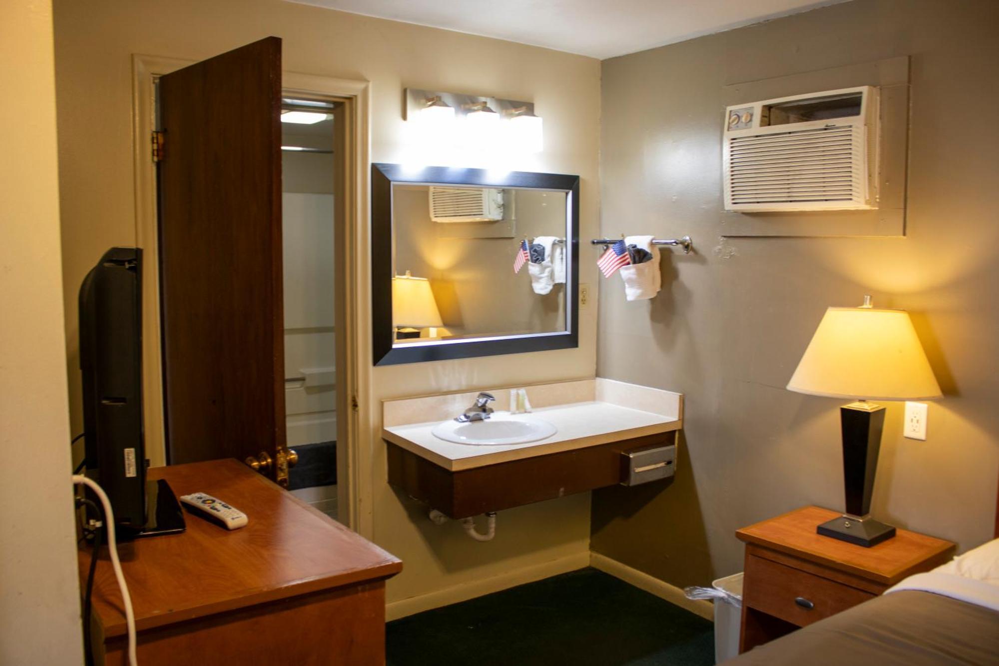 Patriot Stay Motel Върнал Екстериор снимка